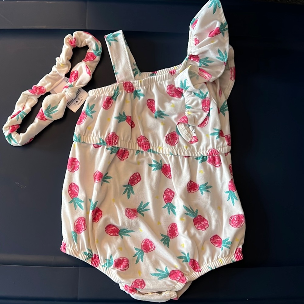 Baby girl 6-9M pineapple romper